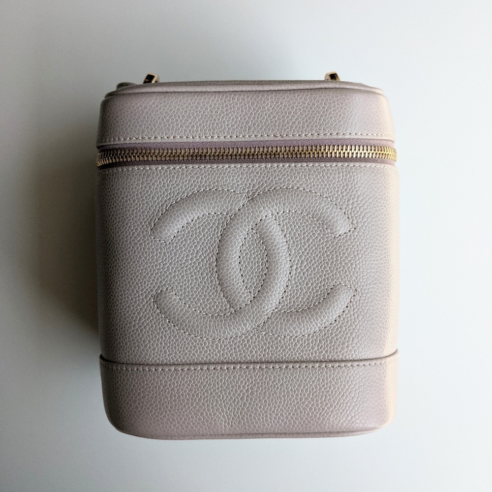 SOLD. Chanel Vintage Vanity Case - Picture 2 of 16